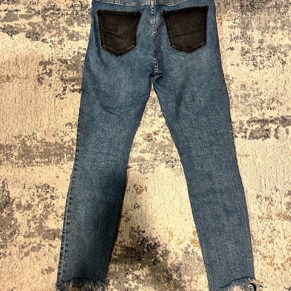 LUCKY BRAND JEANS faded straight leg w/ black pocket detail and rough gems - Picture 5 of 6